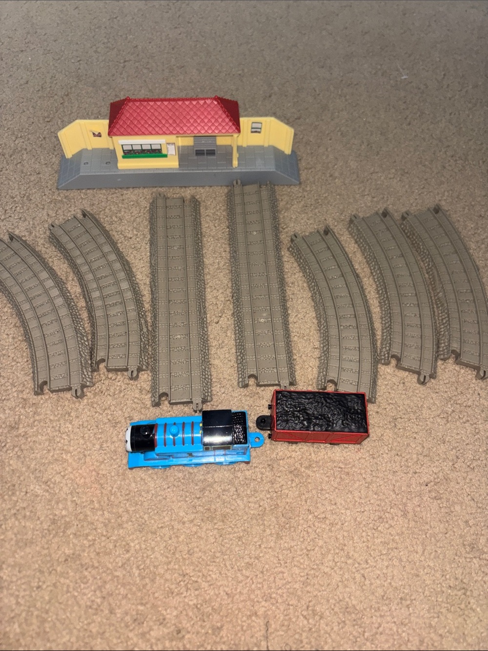 Thomas & Friends Blue Engine Playset with Red Roof Station and Red Coal Car